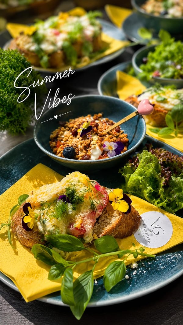 Summer breakfast at Vila Garufa - bruschetta with edible flowers and granola